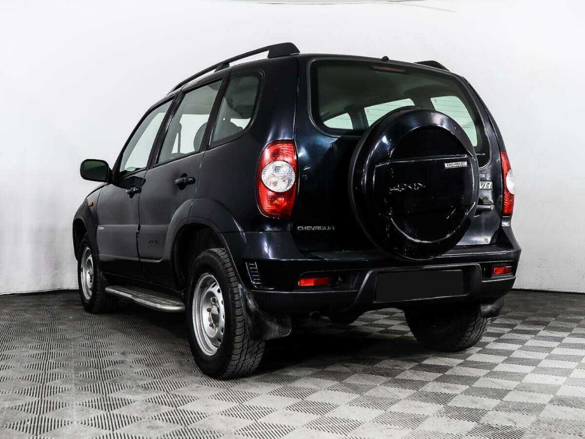 Chevrolet Niva с пробегом — 2010 год. Фото: #6