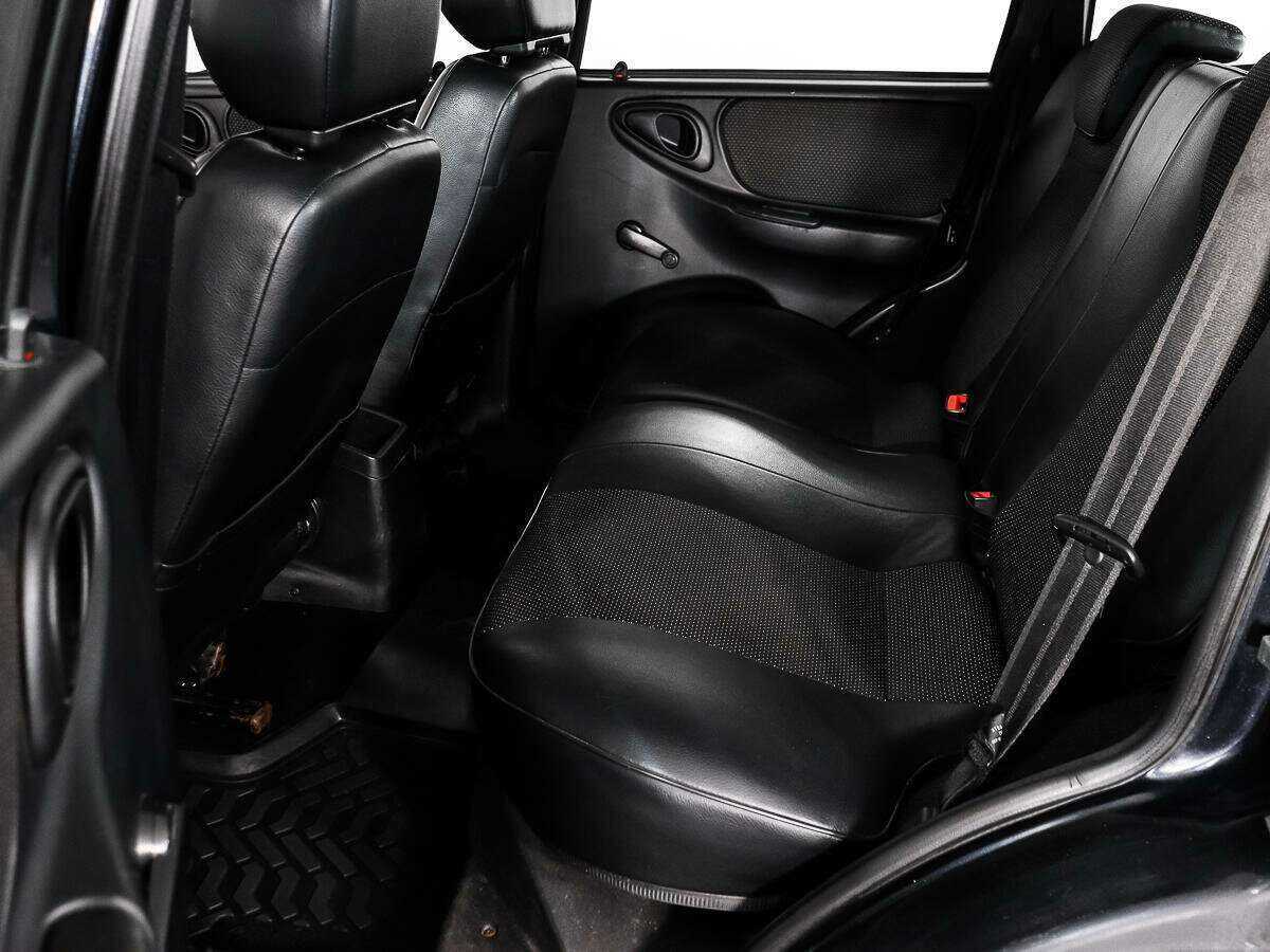 Chevrolet Niva с пробегом — 2010 год. Фото: #9