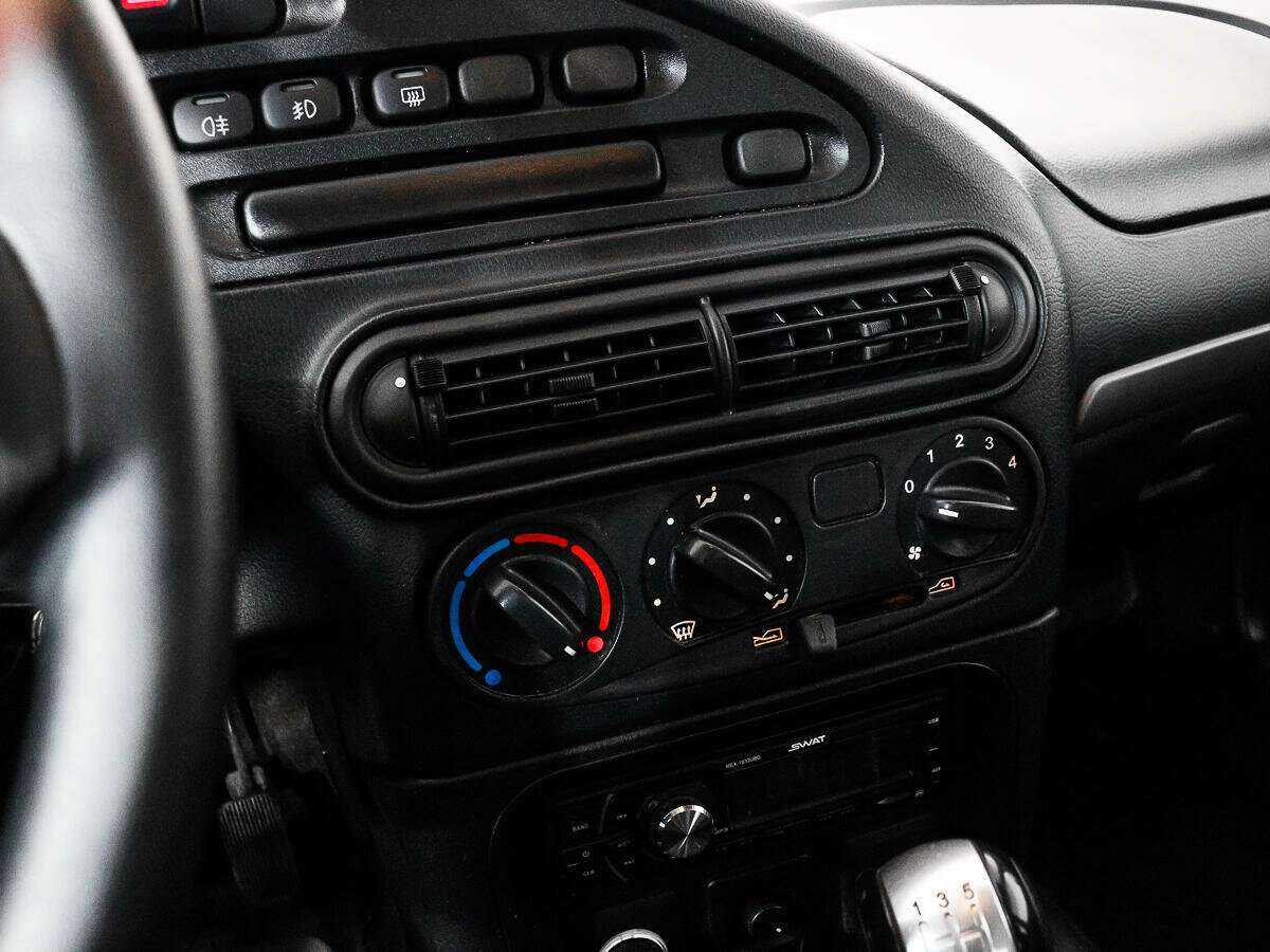 Chevrolet Niva с пробегом — 2010 год. Фото: #12