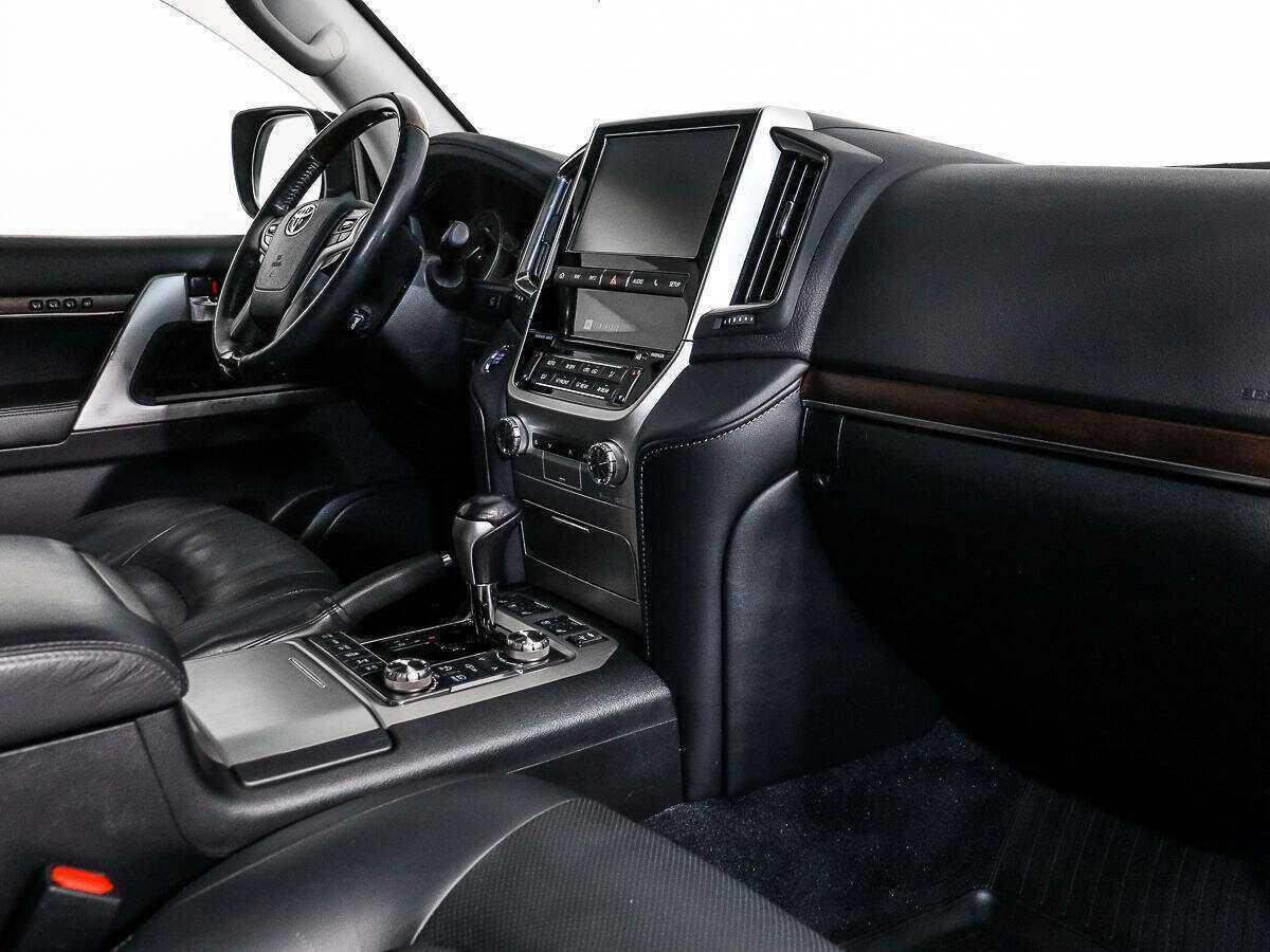 Toyota Land Cruiser с пробегом — 2016 год. Фото: #12