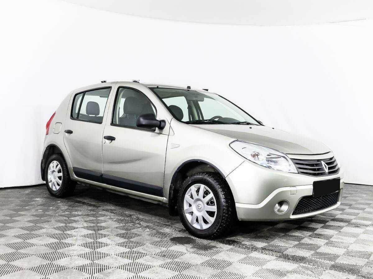 Renault Sandero с пробегом — 2010 год. Фото: #2