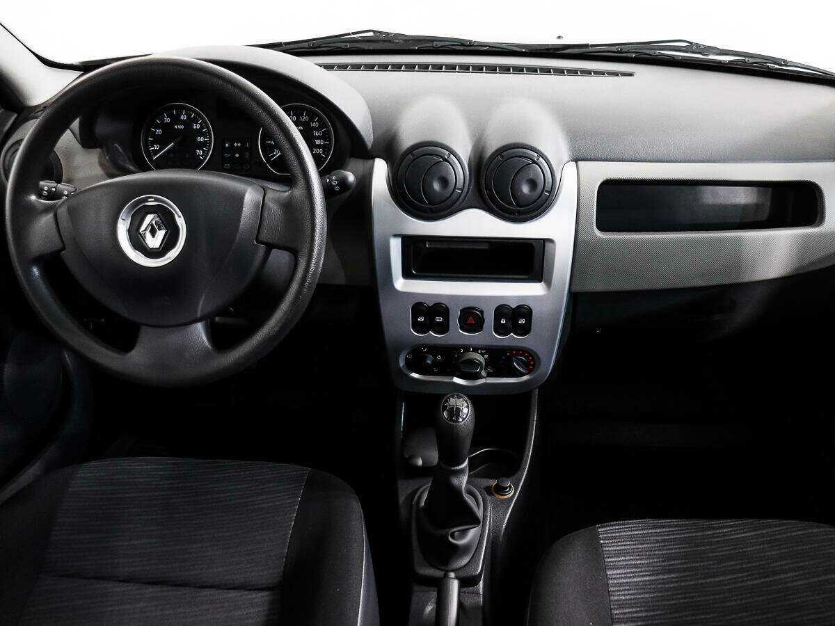 Renault Sandero с пробегом — 2010 год. Фото: #11