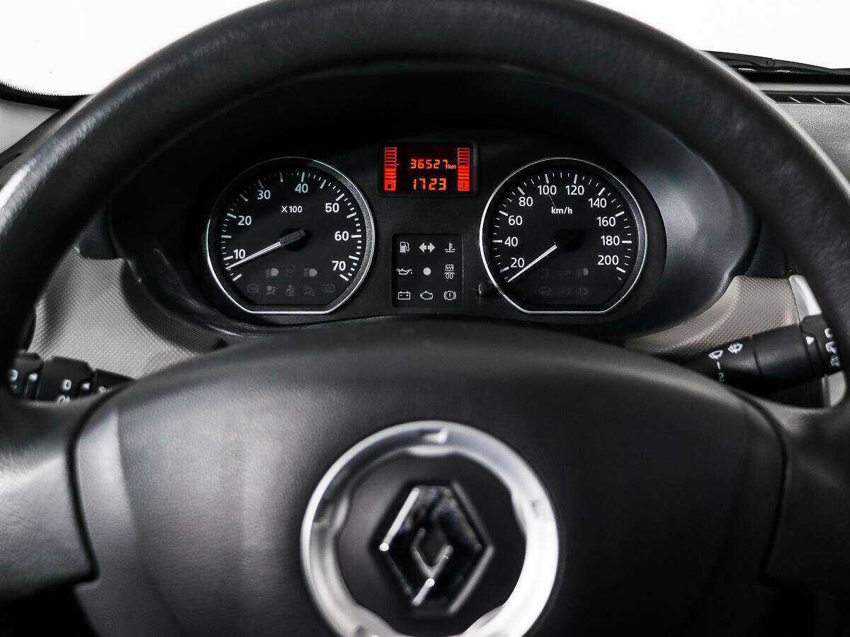 Renault Sandero с пробегом — 2010 год. Фото: #14