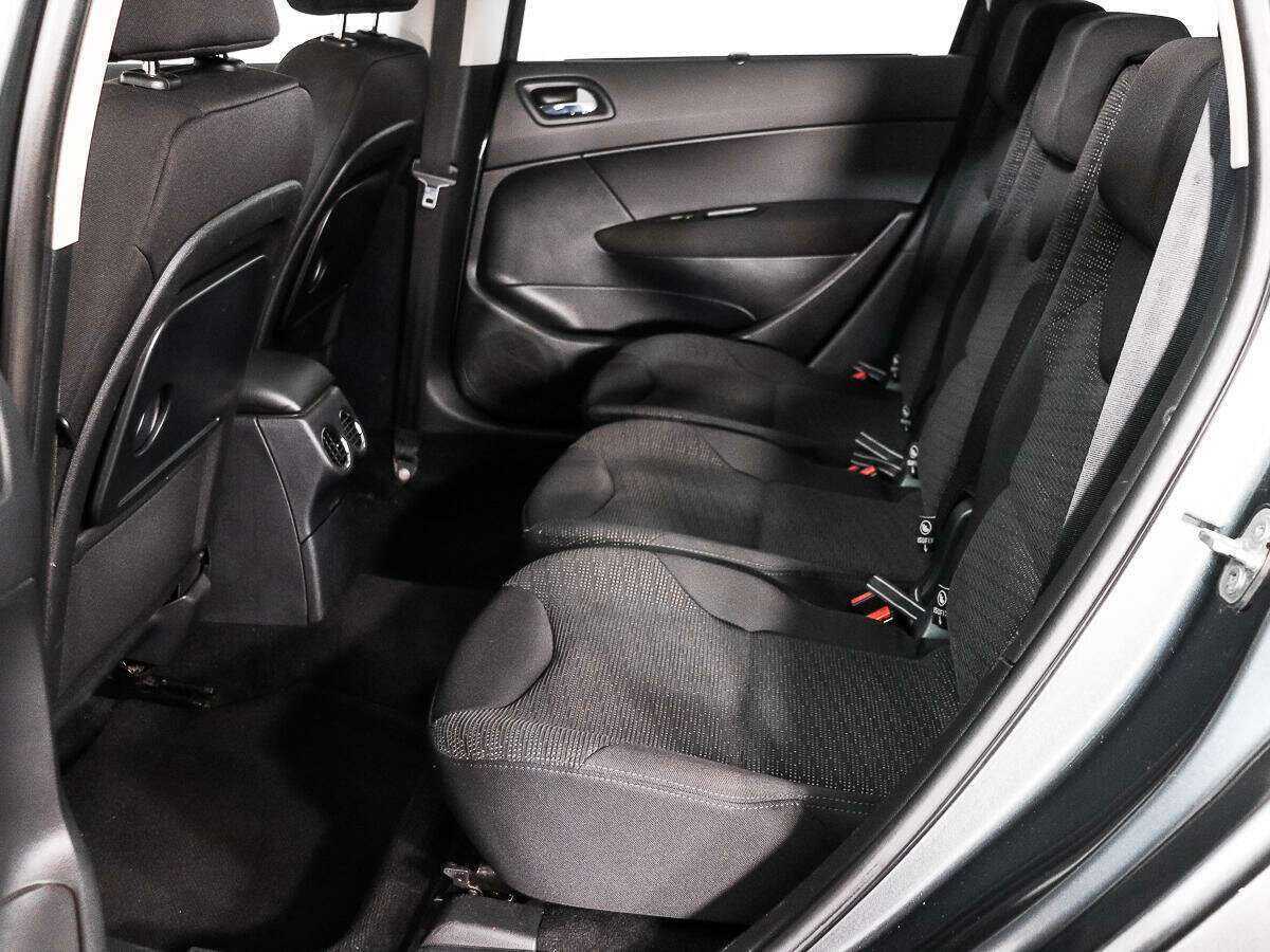 Peugeot 308 с пробегом — 2009 год. Фото: #9