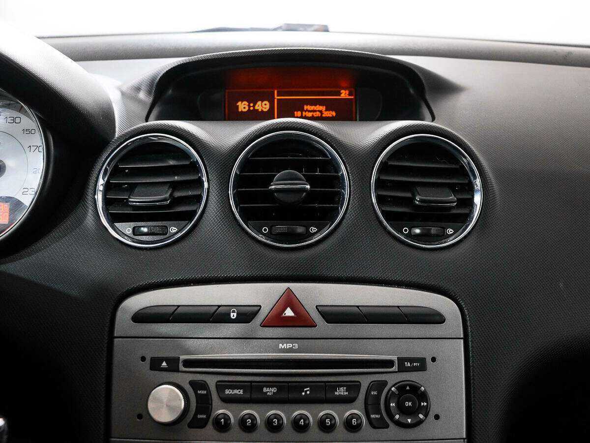 Peugeot 308 с пробегом — 2009 год. Фото: #13