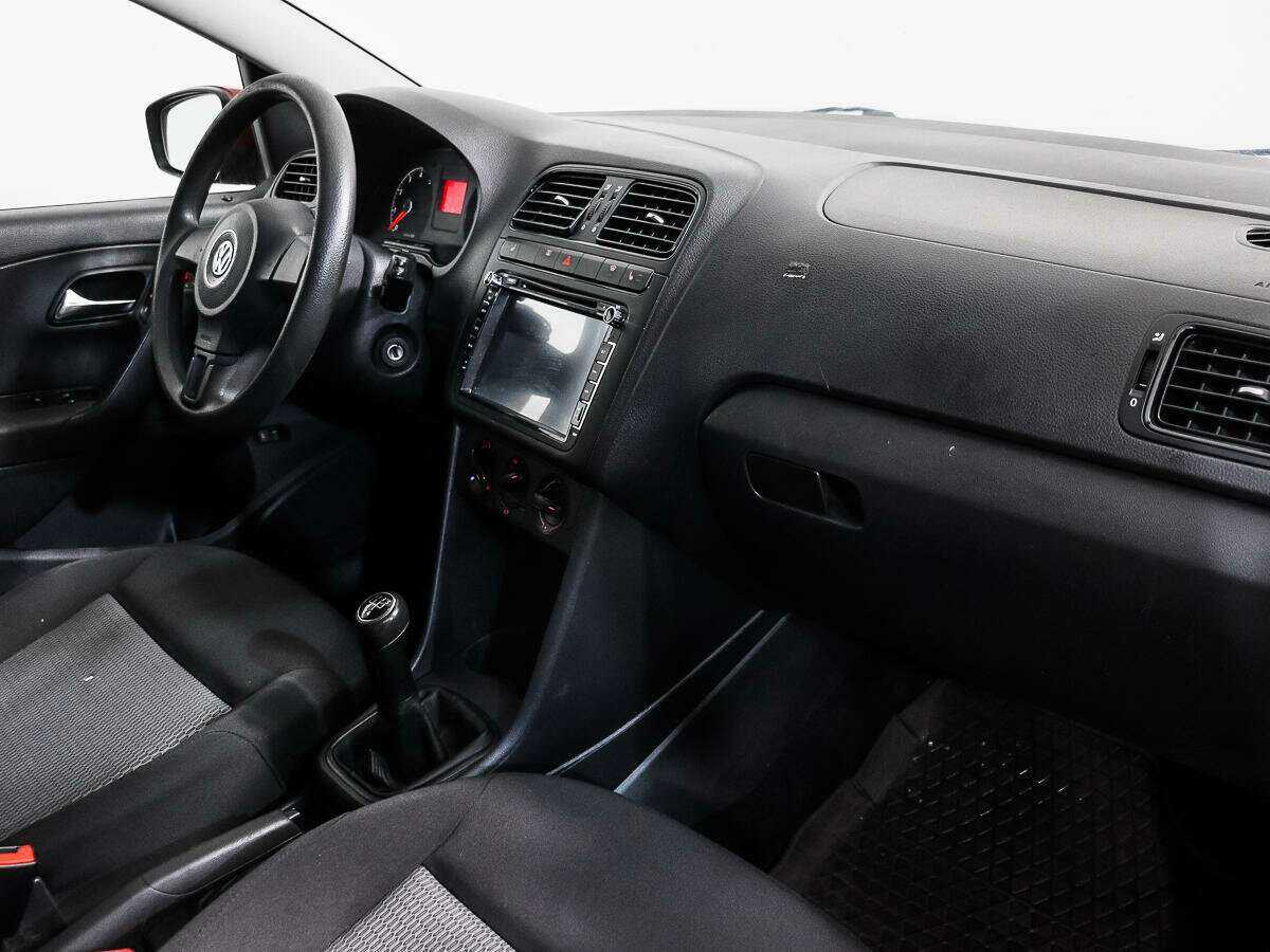 Volkswagen Polo с пробегом — 2011 год. Фото: #6