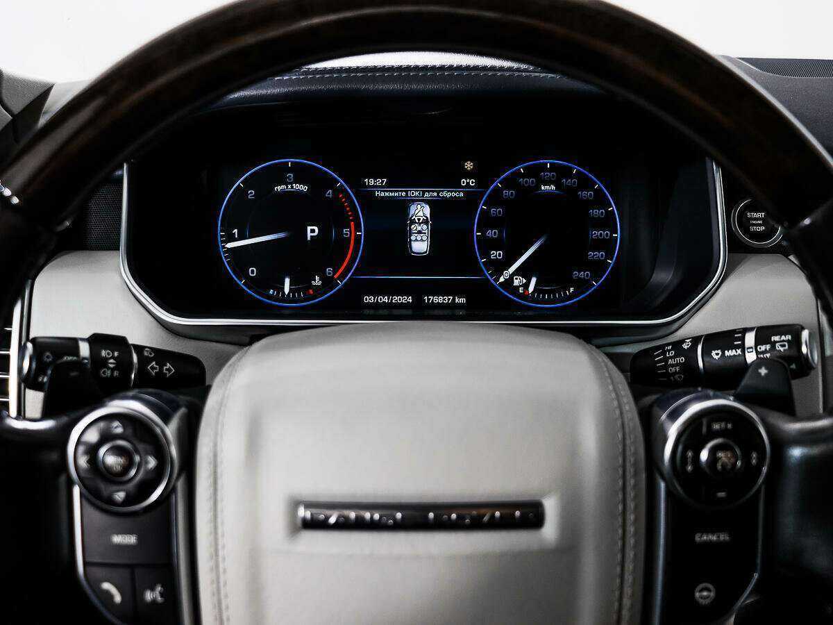 Land Rover Range Rover с пробегом — 2013 год. Фото: #18