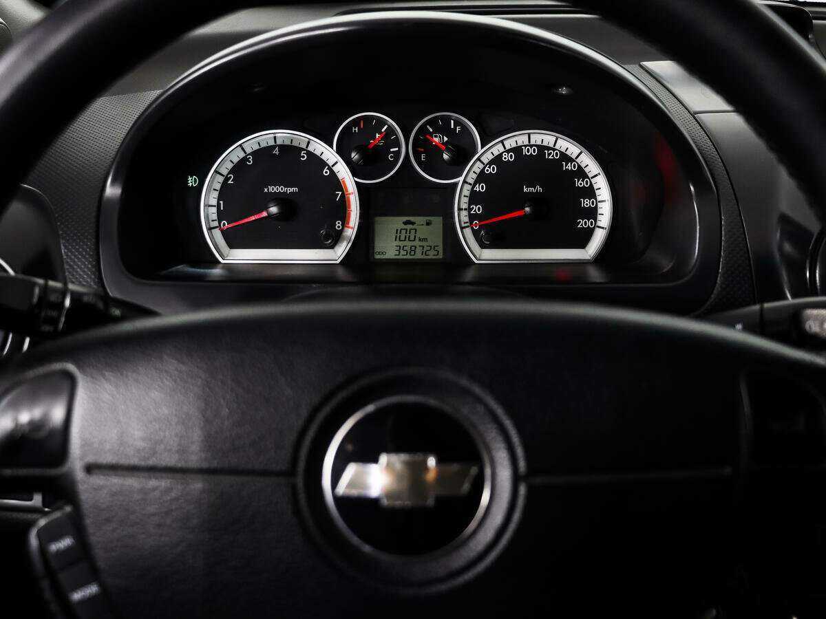 Chevrolet Aveo с пробегом — 2007 год. Фото: #13