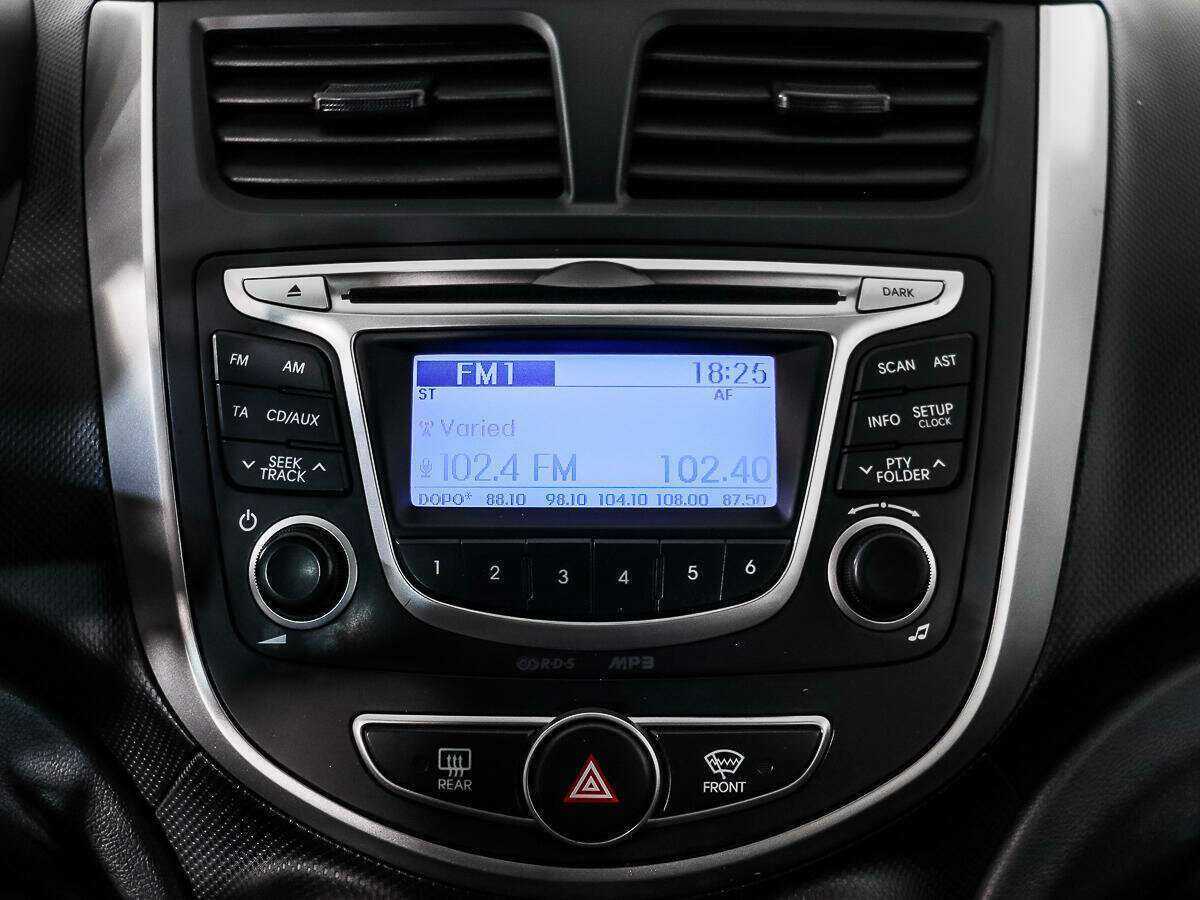 Hyundai Solaris с пробегом — 2014 год. Фото: #11