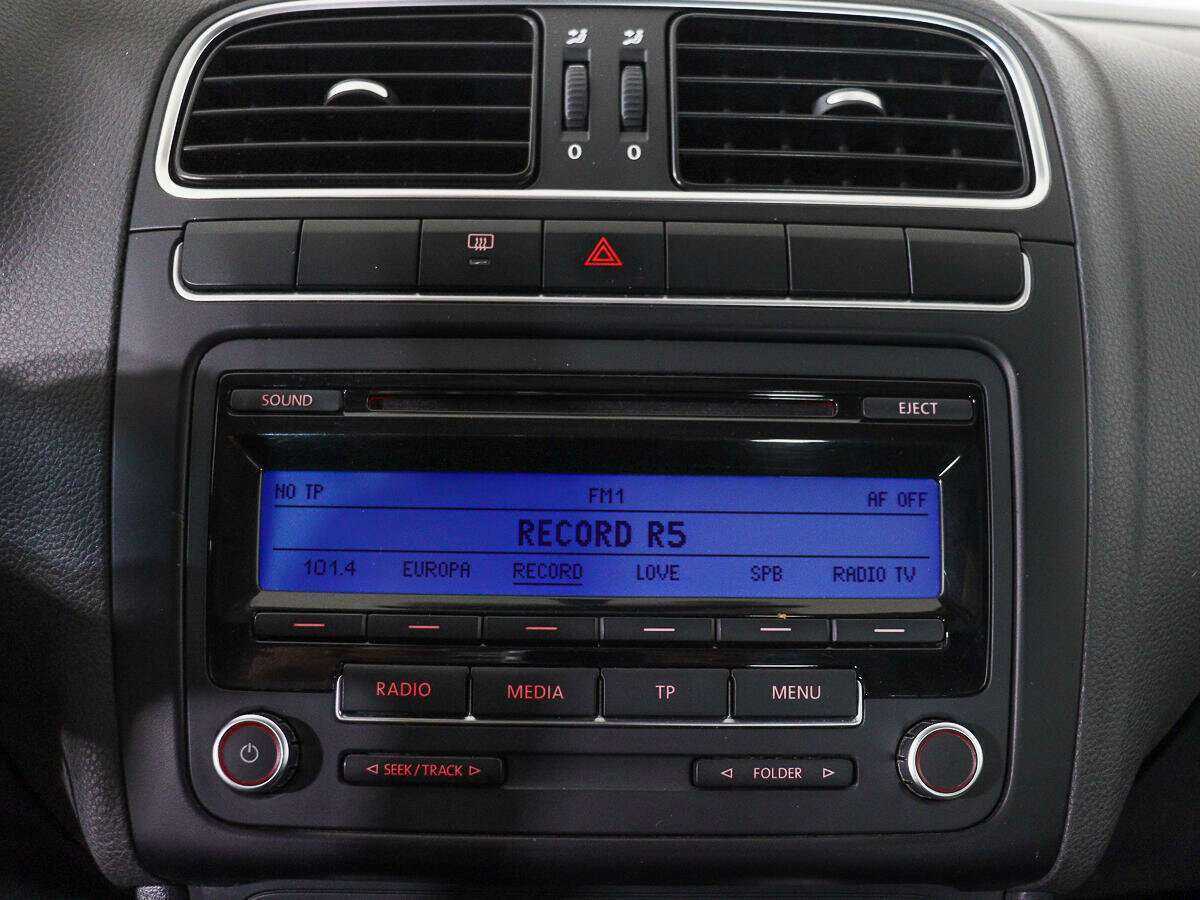 Volkswagen Polo с пробегом — 2011 год. Фото: #12