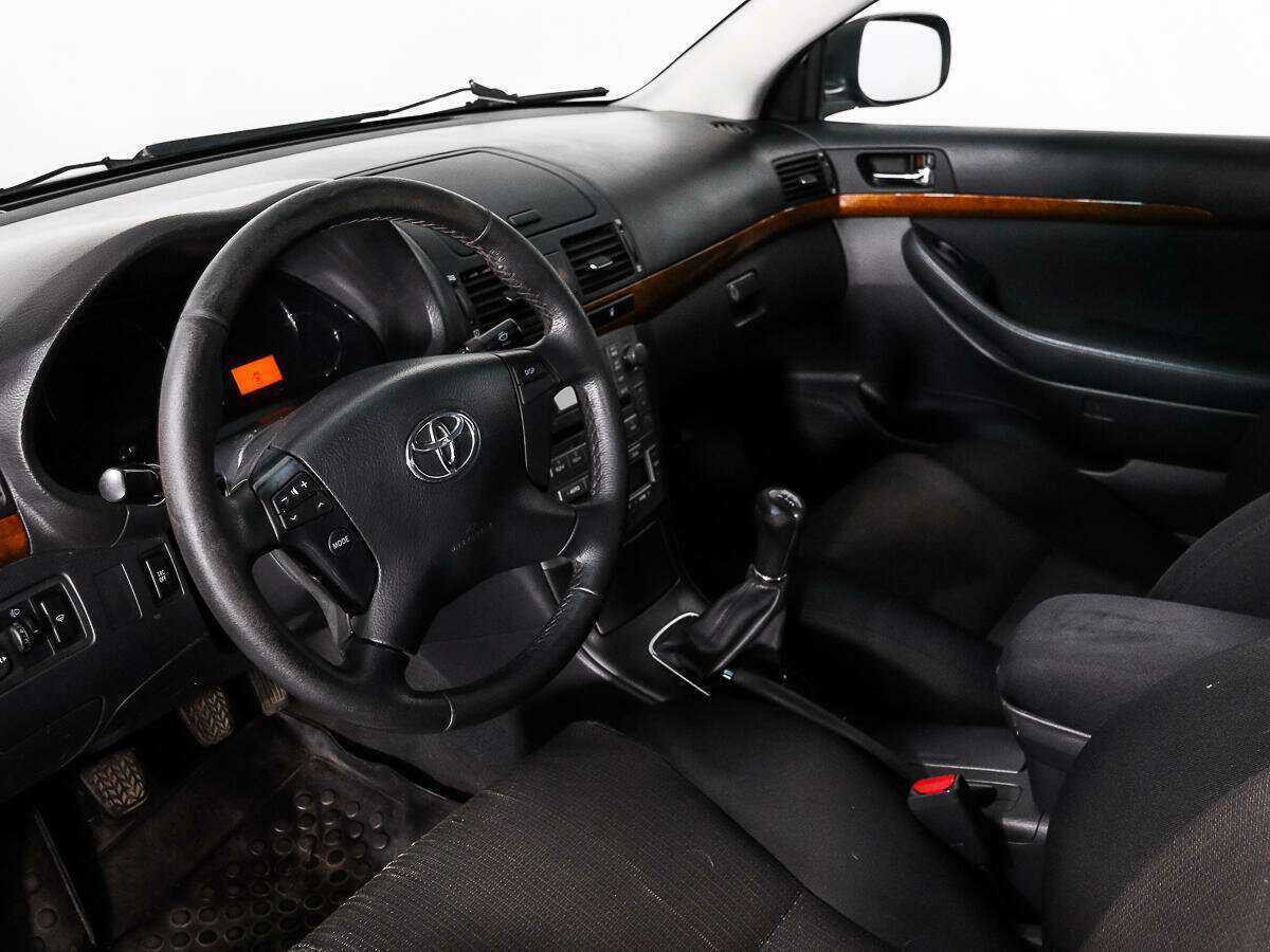 Toyota Avensis с пробегом — 2006 год. Фото: #8