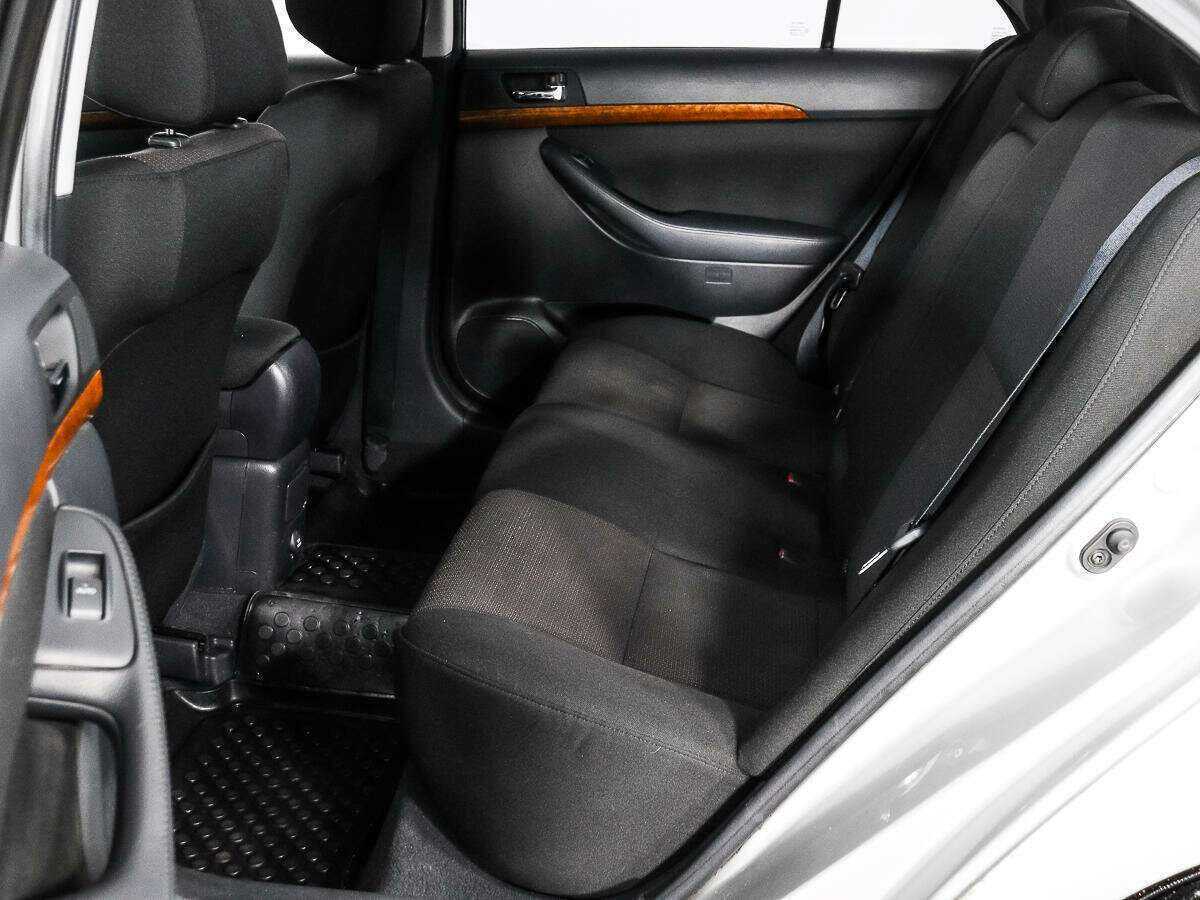 Toyota Avensis с пробегом — 2006 год. Фото: #9