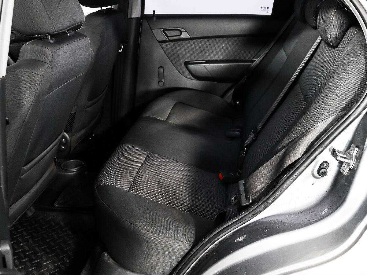 Chevrolet Aveo с пробегом — 2010 год. Фото: #9