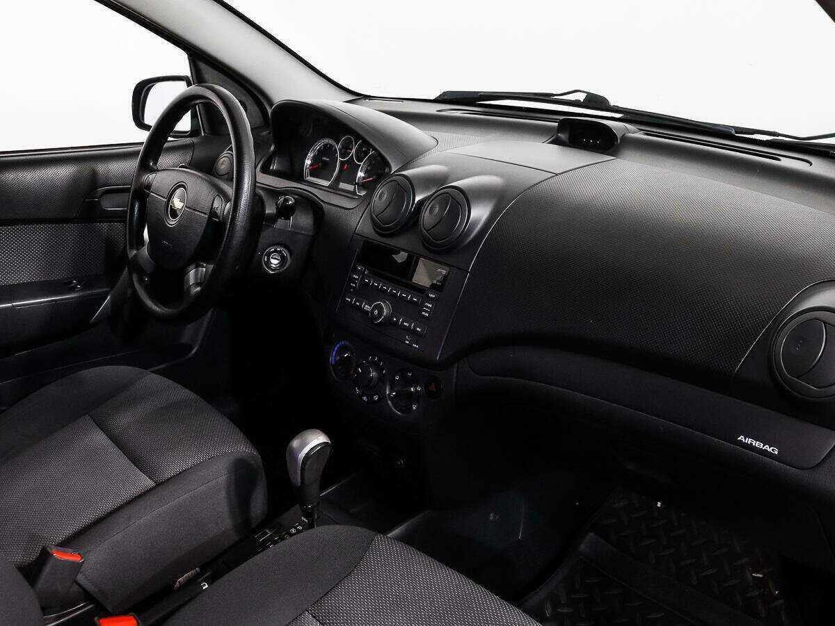 Chevrolet Aveo с пробегом — 2010 год. Фото: #10