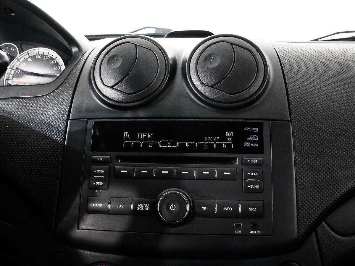 Chevrolet Aveo с пробегом — 2010 год. Фото: #12