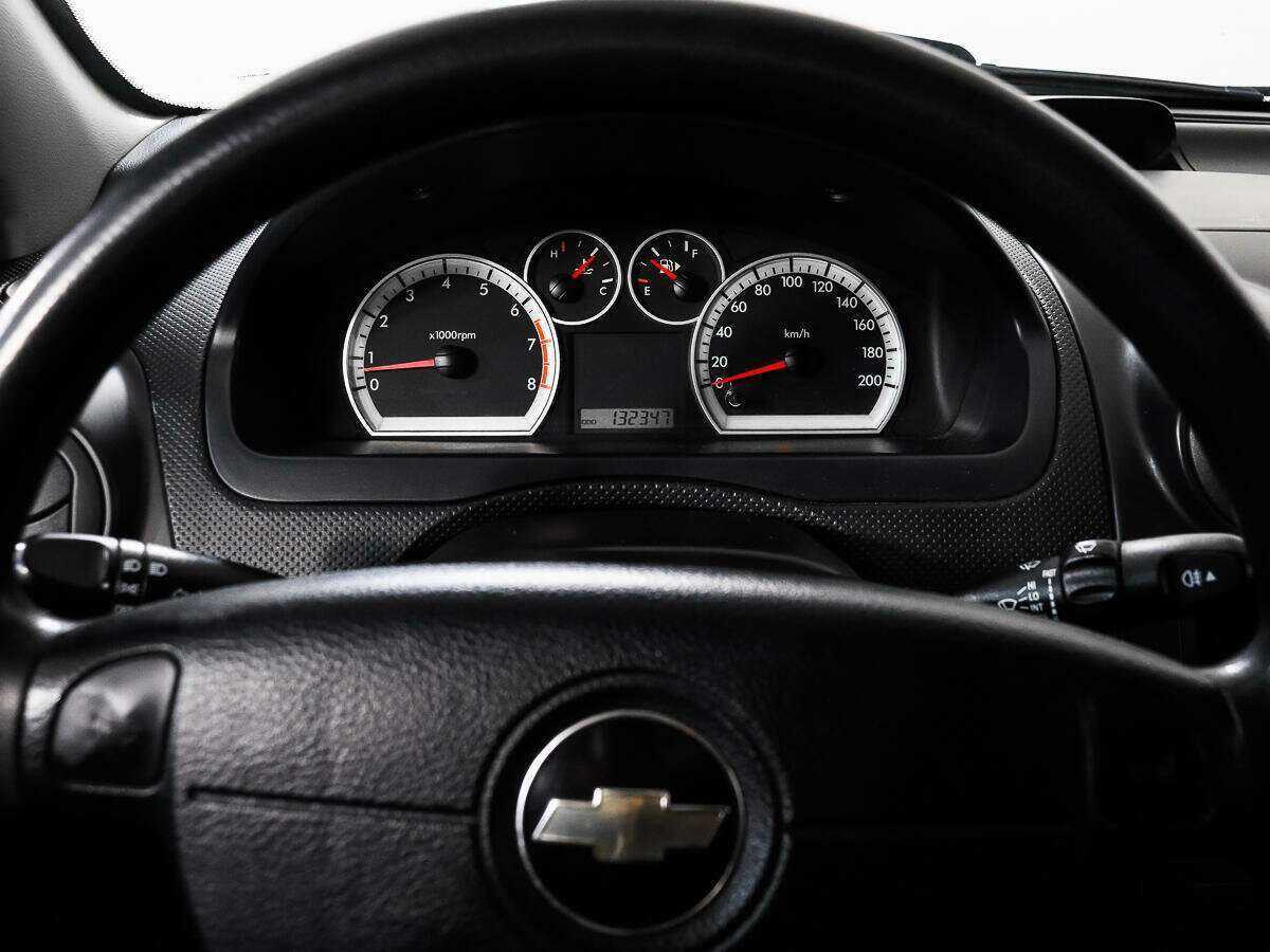 Chevrolet Aveo с пробегом — 2010 год. Фото: #15