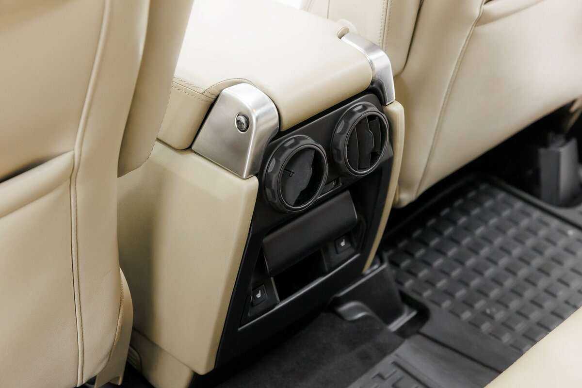 Land Rover Discovery с пробегом — 2009 год. Фото: #18