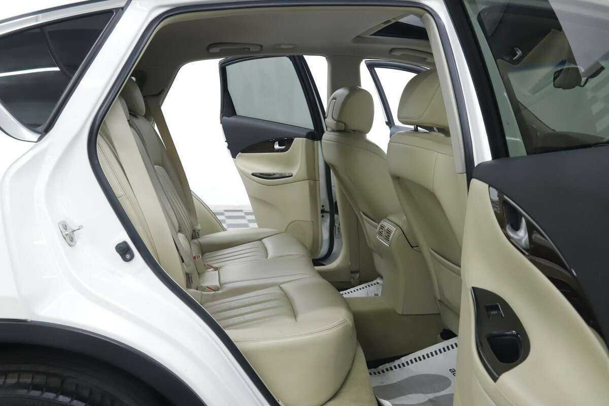 Infiniti QX50 с пробегом — 2016 год. Фото: #22