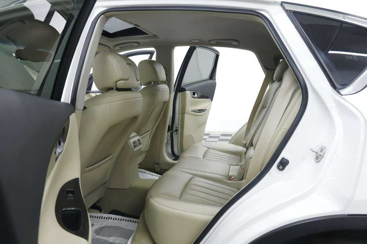 Infiniti QX50 с пробегом — 2016 год. Фото: #23