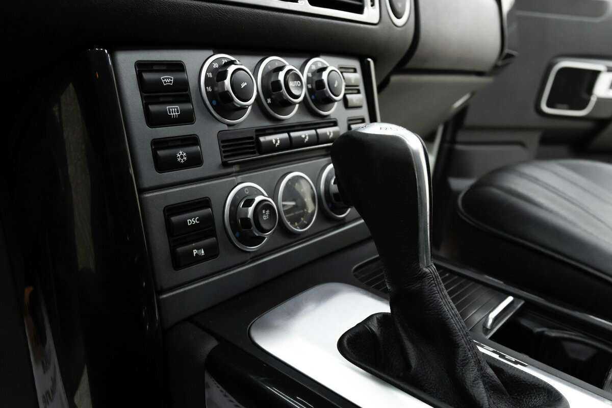 Land Rover Range Rover с пробегом — 2009 год. Фото: #12