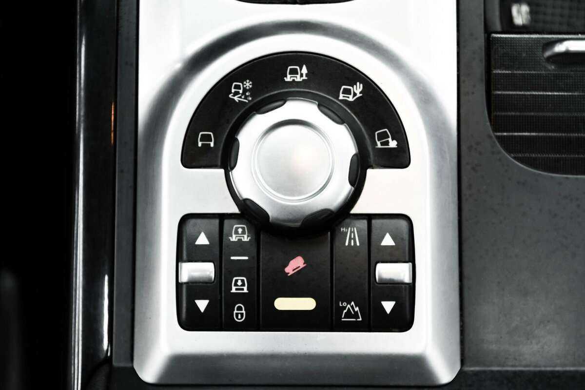 Land Rover Range Rover с пробегом — 2009 год. Фото: #15