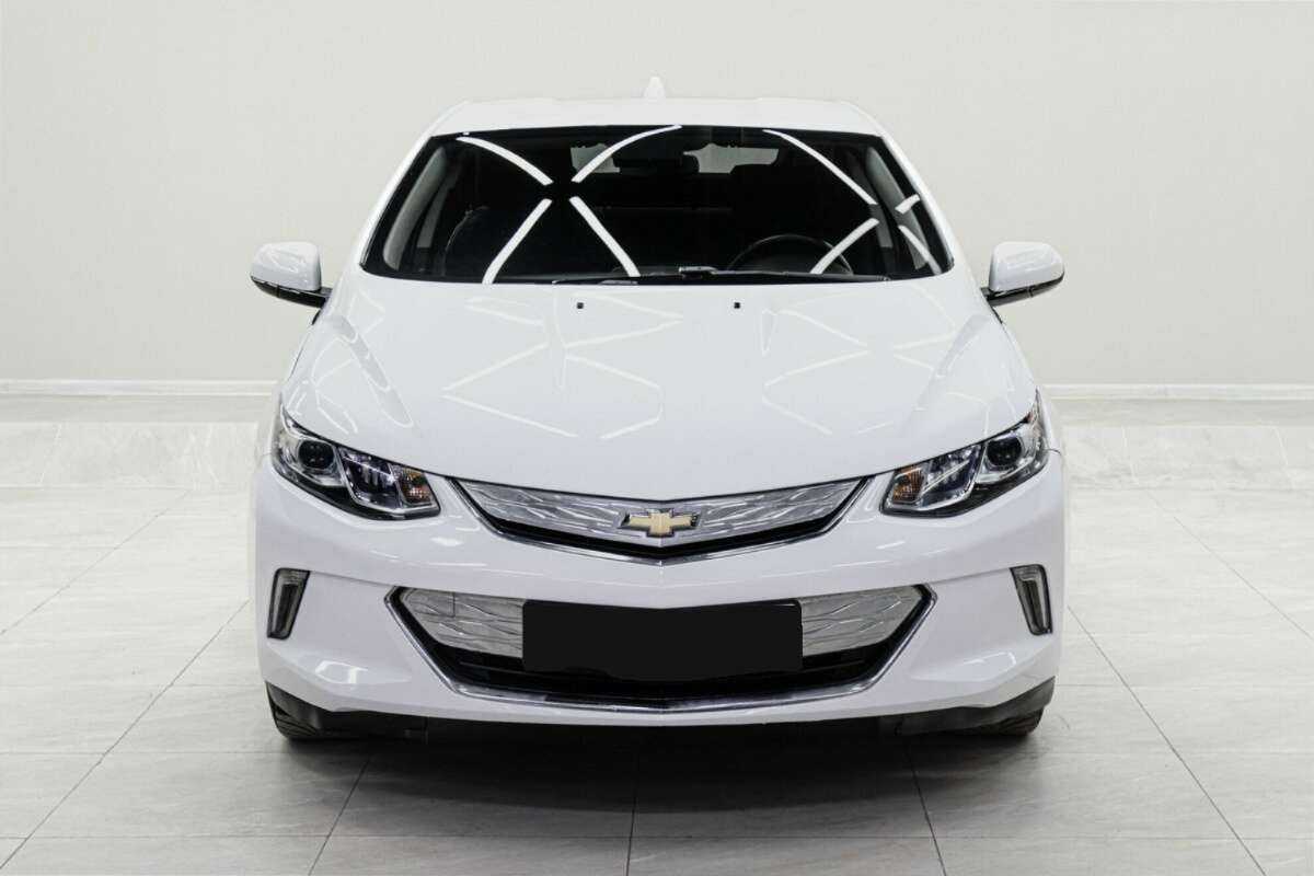 Chevrolet Volt с пробегом — 2016 год. Фото: #1
