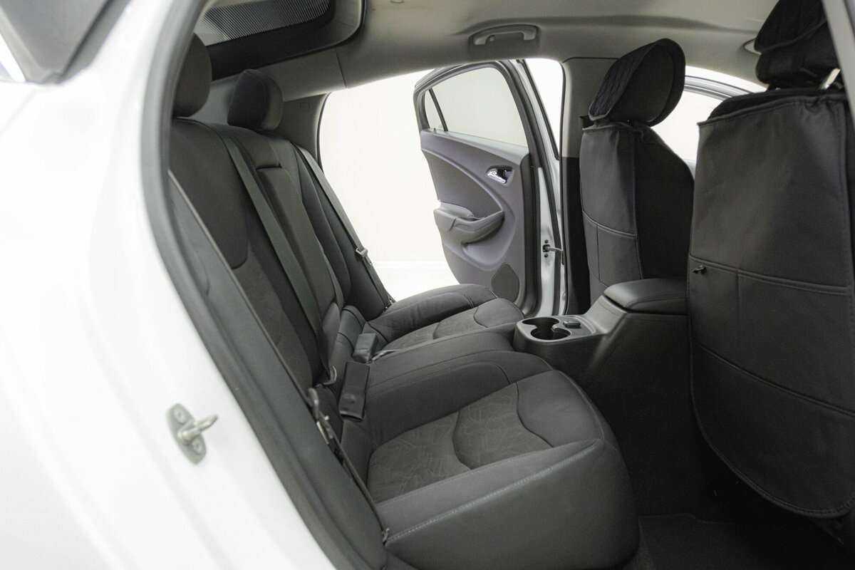 Chevrolet Volt с пробегом — 2016 год. Фото: #16