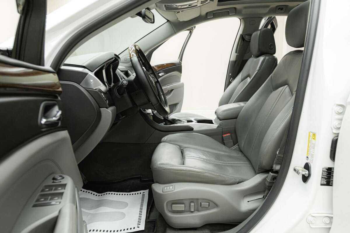 Cadillac SRX с пробегом — 2011 год. Фото: #8