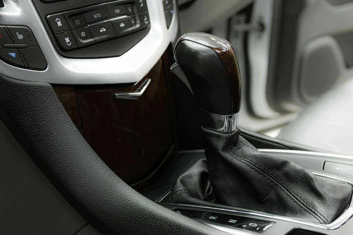 Cadillac SRX с пробегом — 2011 год. Фото: #14