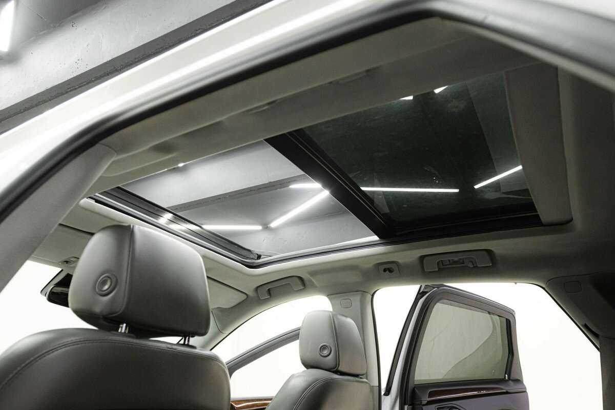 Cadillac SRX с пробегом — 2011 год. Фото: #17