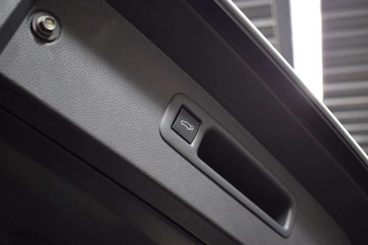 Toyota Highlander с пробегом — 2023 год. Фото: #8