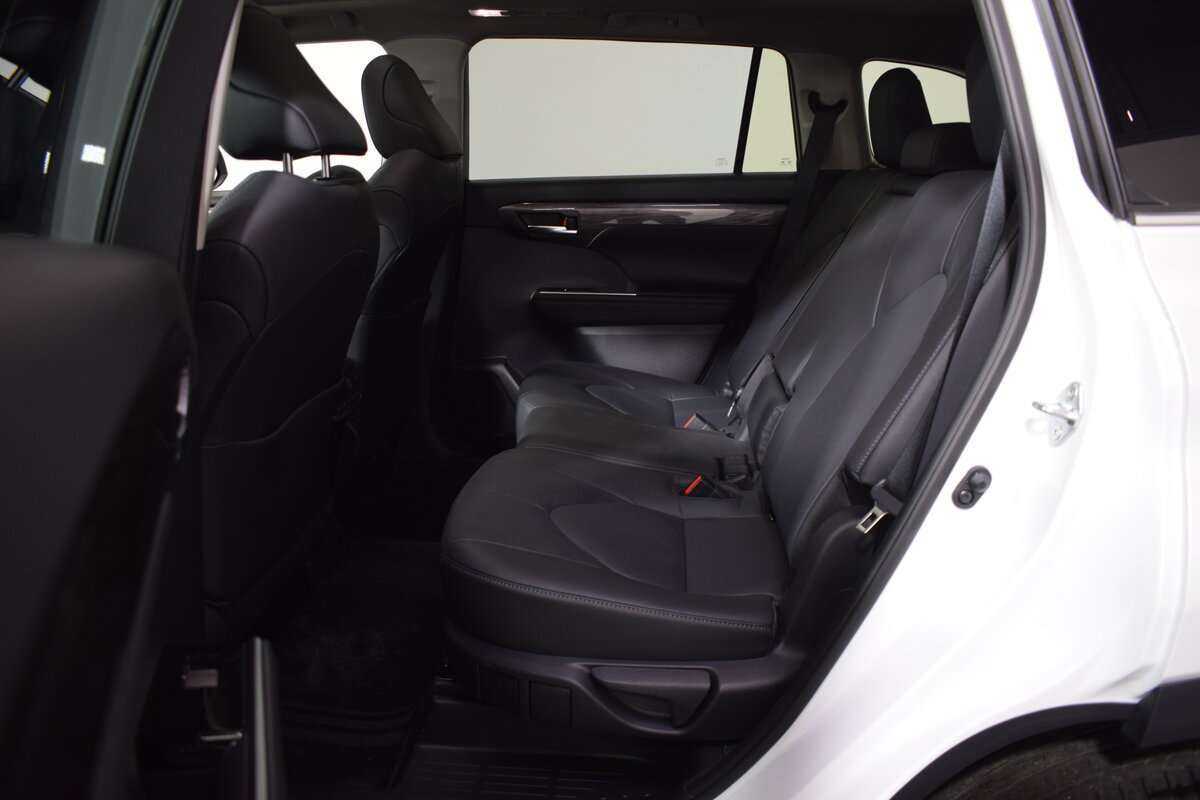 Toyota Highlander с пробегом — 2023 год. Фото: #15