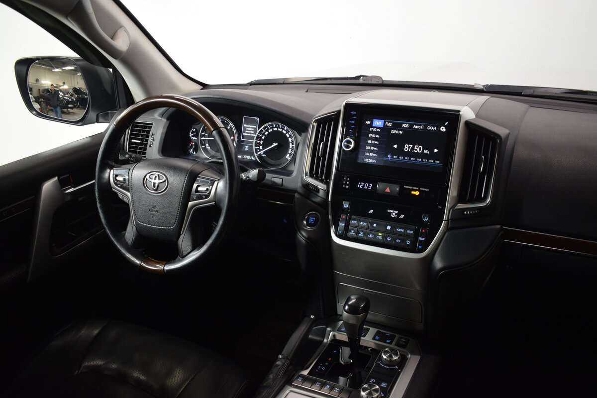 Toyota Land Cruiser с пробегом — 2015 год. Фото: #9