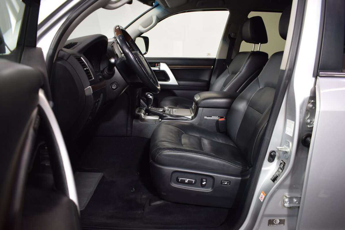 Toyota Land Cruiser с пробегом — 2015 год. Фото: #10