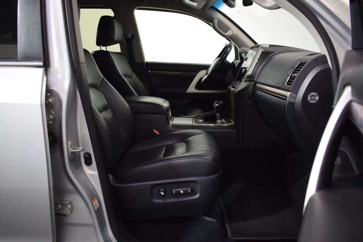 Toyota Land Cruiser с пробегом — 2015 год. Фото: #11