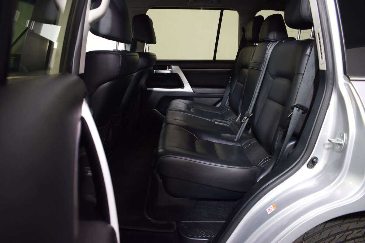 Toyota Land Cruiser с пробегом — 2015 год. Фото: #12