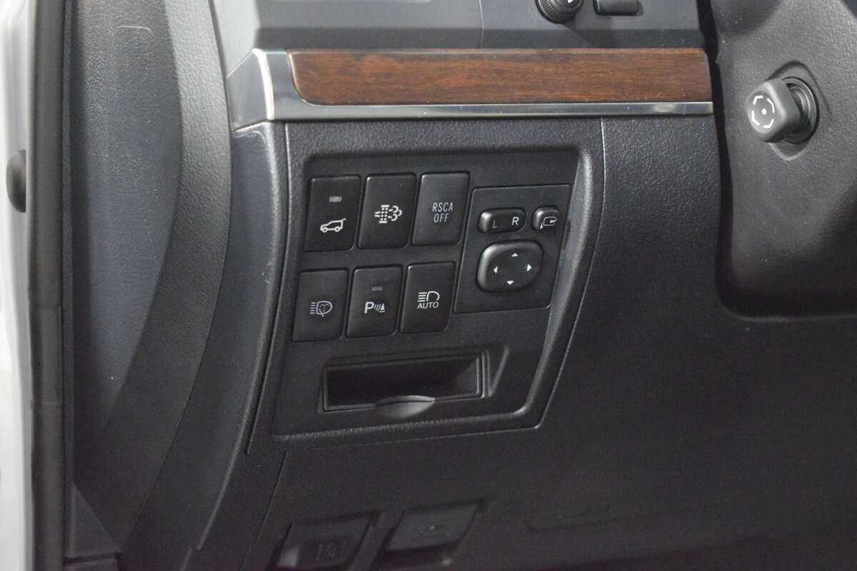 Toyota Land Cruiser с пробегом — 2015 год. Фото: #15