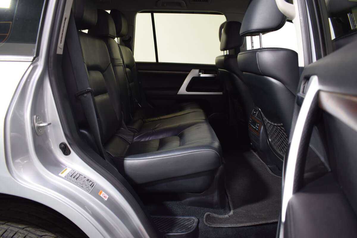 Toyota Land Cruiser с пробегом — 2015 год. Фото: #18