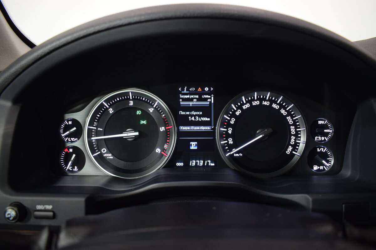 Toyota Land Cruiser с пробегом — 2015 год. Фото: #24