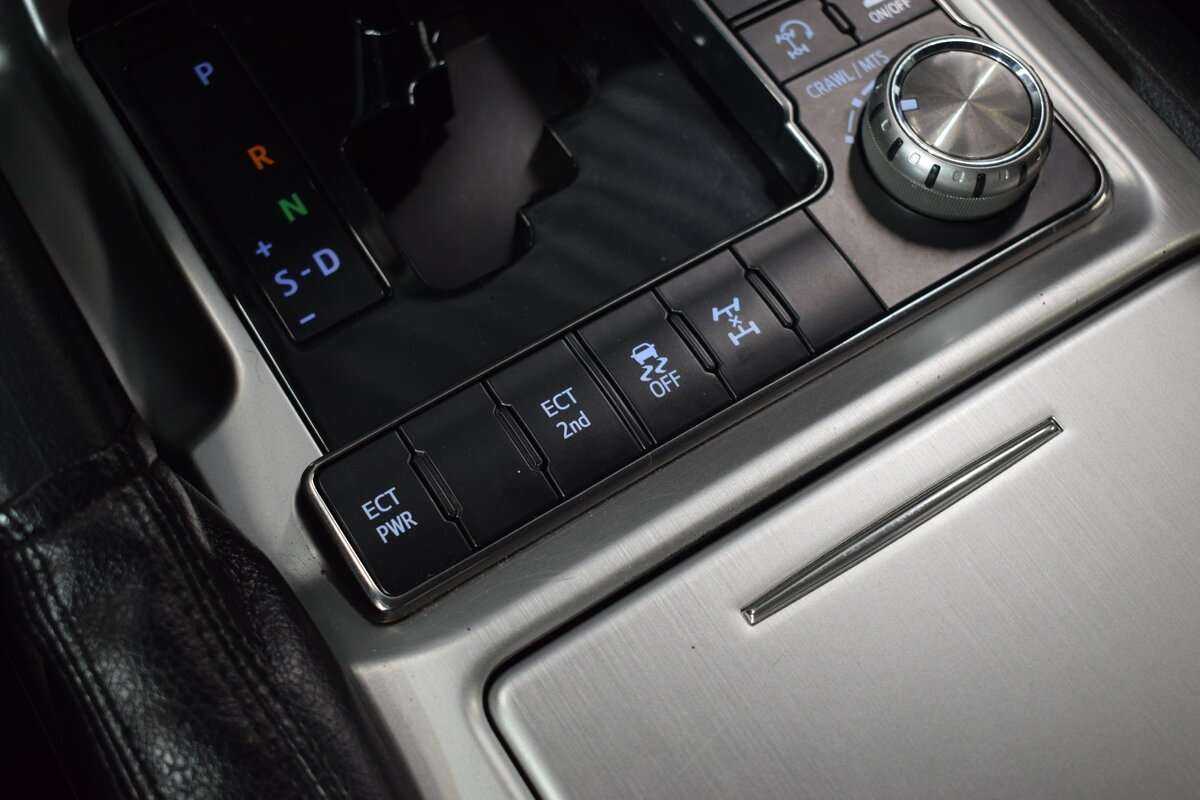 Toyota Land Cruiser с пробегом — 2015 год. Фото: #30