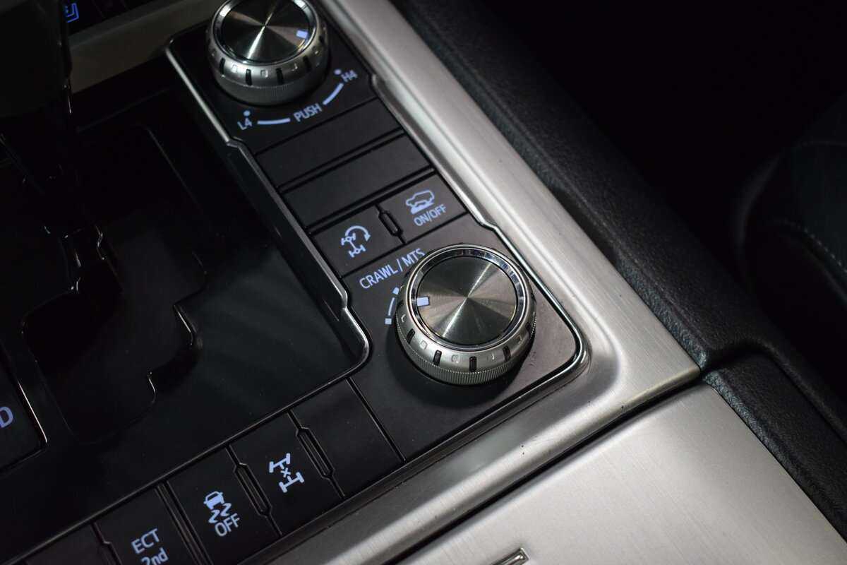 Toyota Land Cruiser с пробегом — 2015 год. Фото: #31