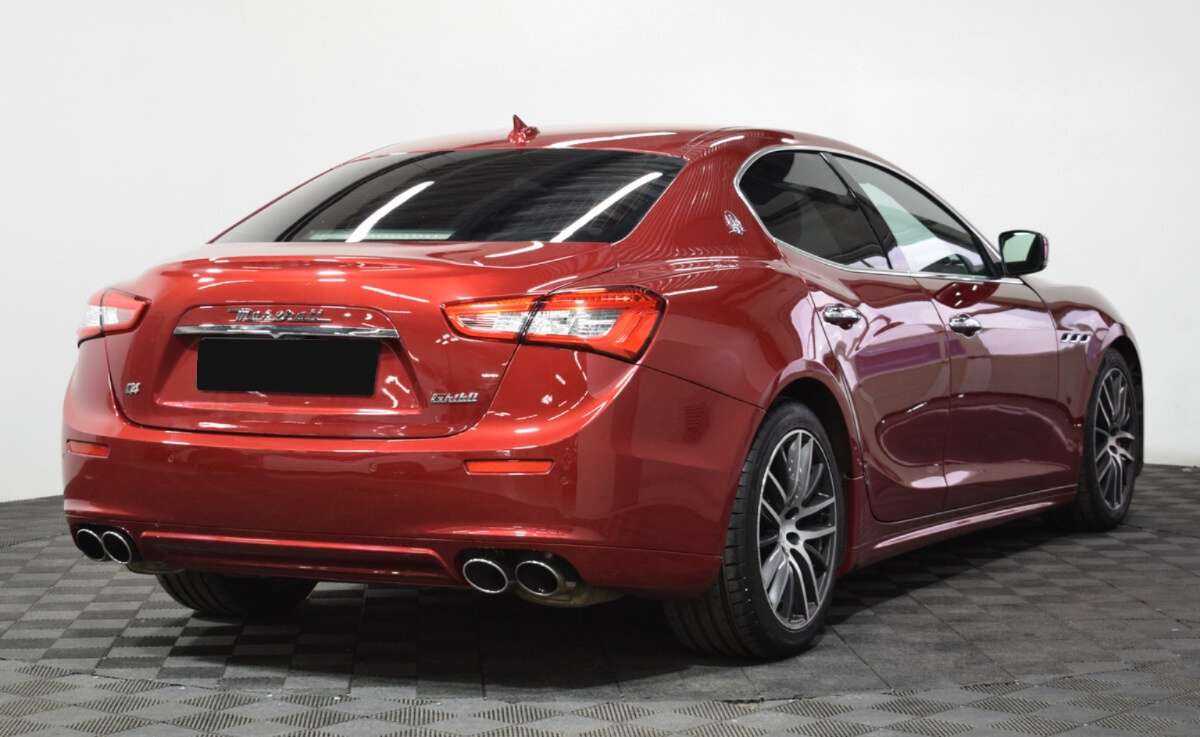 Maserati Ghibli с пробегом — 2015 год. Фото: #3