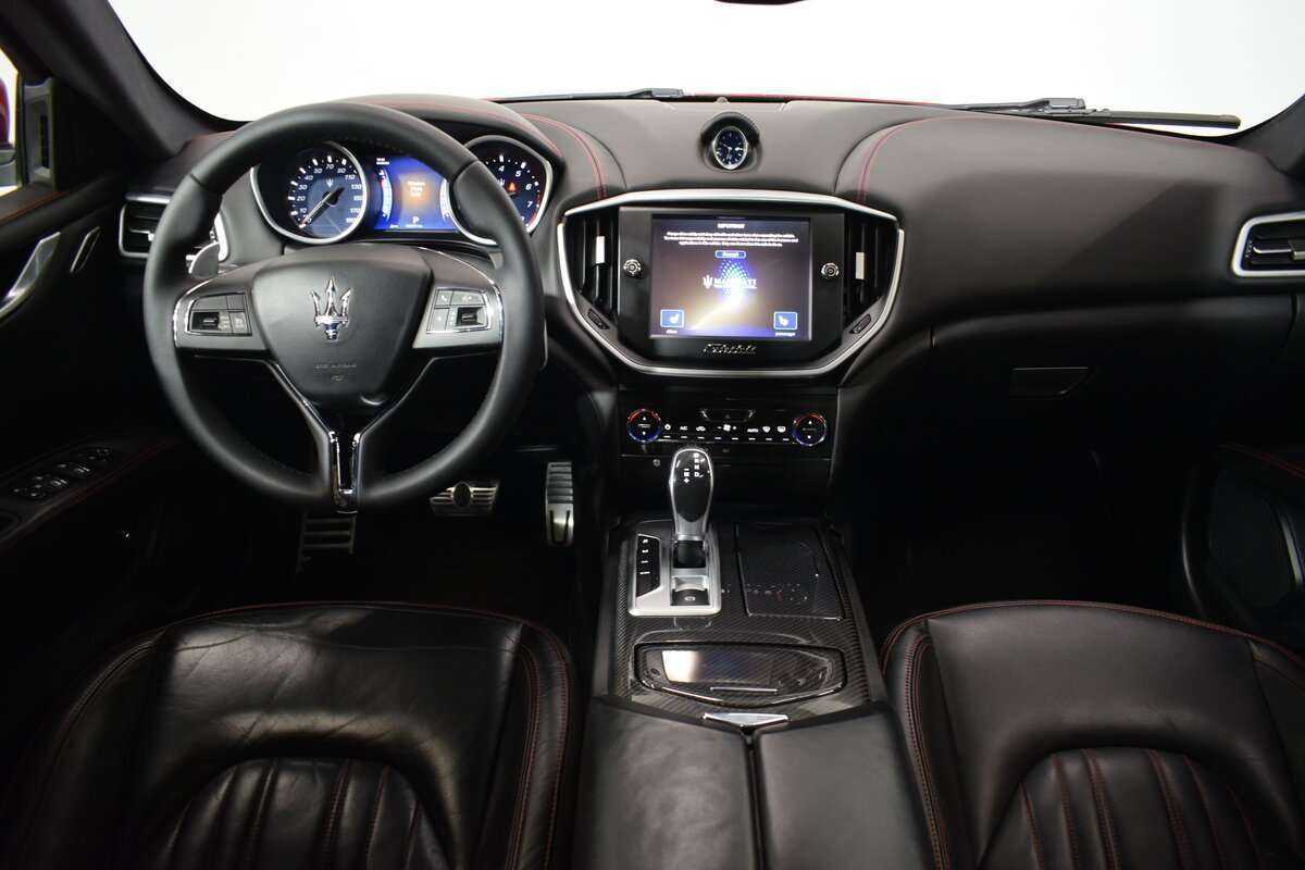 Maserati Ghibli с пробегом — 2015 год. Фото: #6
