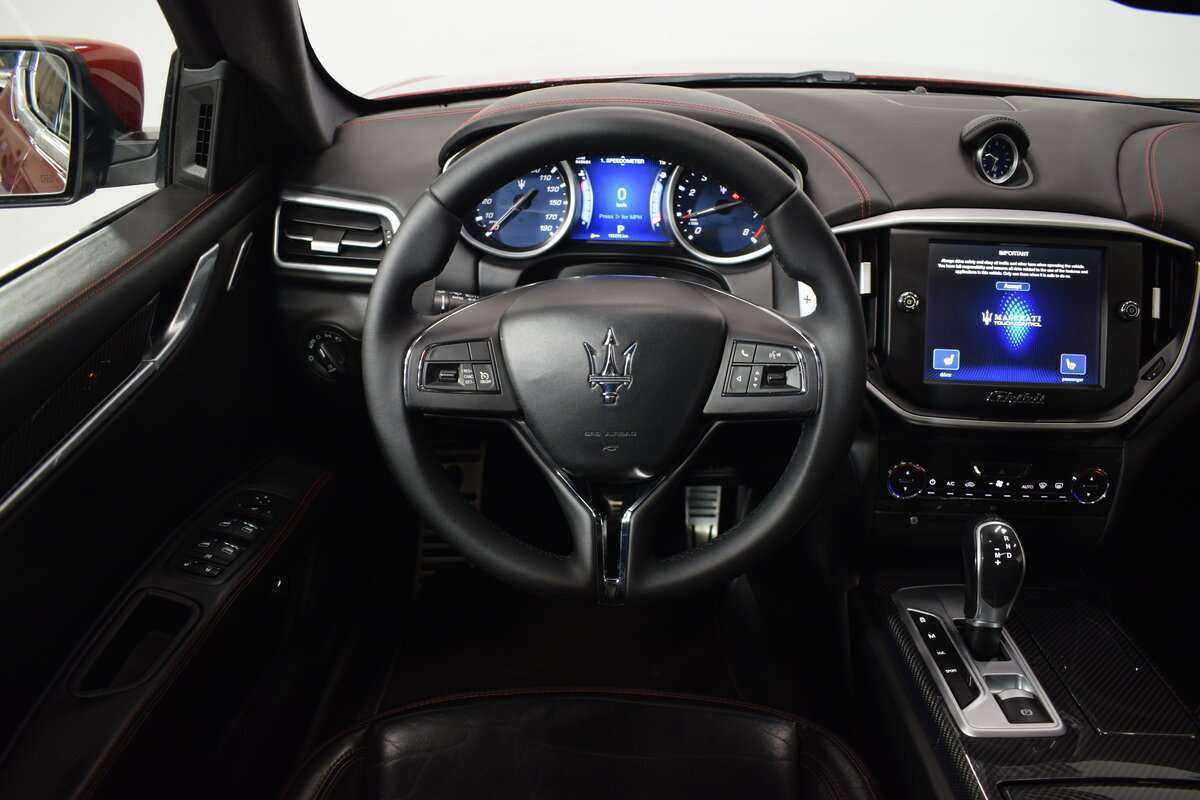 Maserati Ghibli с пробегом — 2015 год. Фото: #7