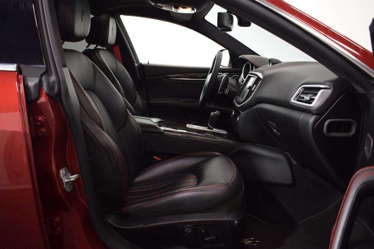 Maserati Ghibli с пробегом — 2015 год. Фото: #10