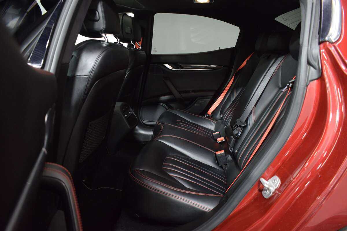 Maserati Ghibli с пробегом — 2015 год. Фото: #11