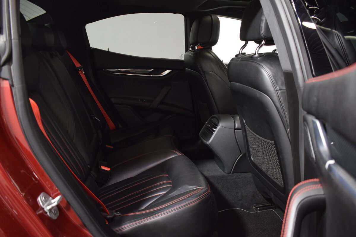 Maserati Ghibli с пробегом — 2015 год. Фото: #16