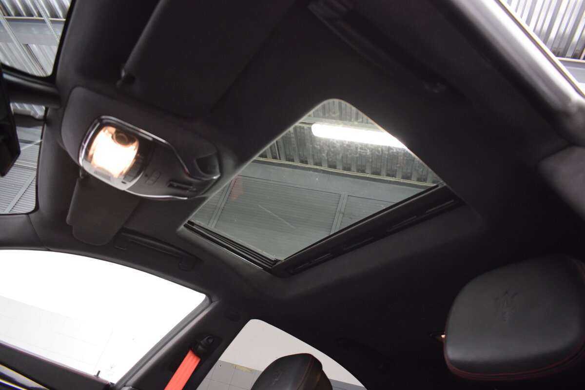 Maserati Ghibli с пробегом — 2015 год. Фото: #18