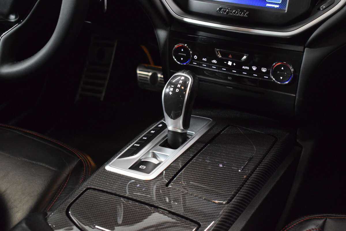 Maserati Ghibli с пробегом — 2015 год. Фото: #19