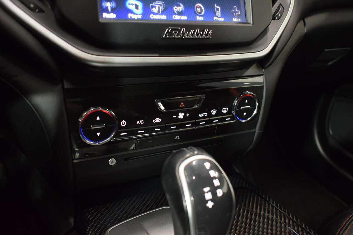 Maserati Ghibli с пробегом — 2015 год. Фото: #23